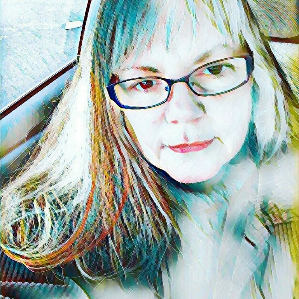 Meet your Posher, Lora